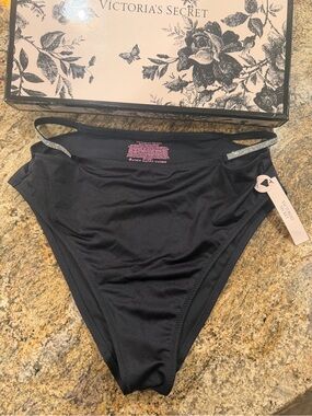 NWT Size-lg Victoria's Secret Black high Waist cheeky w/Rhinestone Straps